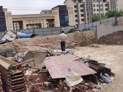 山東濱州城建集團(tuán)施工現(xiàn)場隱患頻現(xiàn) 塵土飛揚(yáng)與工人零防護(hù)問題亟待治理